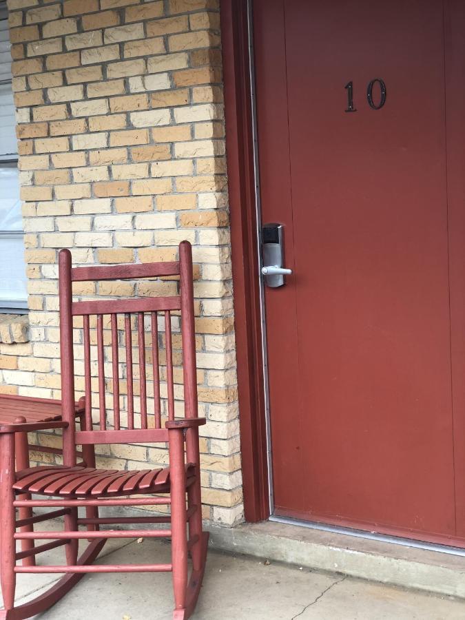 Ji11, Queen Guest Room At The Joplin Inn At The Entrance To Mountain Harbor Resort Hotel Room Mount Ida Rum bild